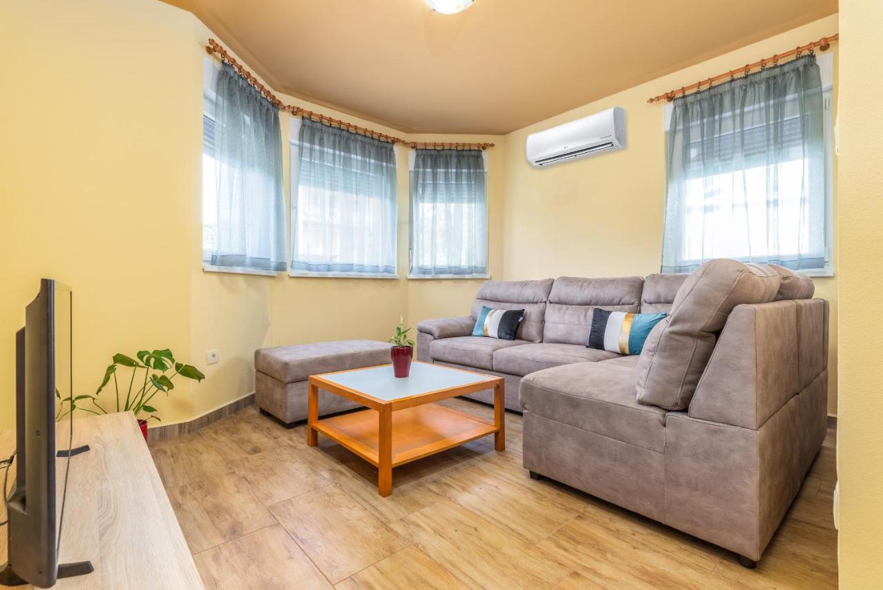 Apartmani Monte Pula Dış mekan fotoğraf